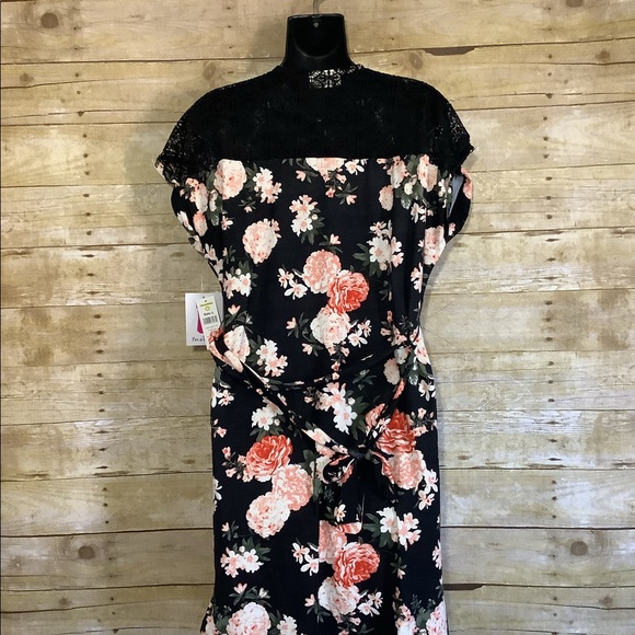 Women’s no boundaries floral dress NWT size Large - Picture 5 of 5